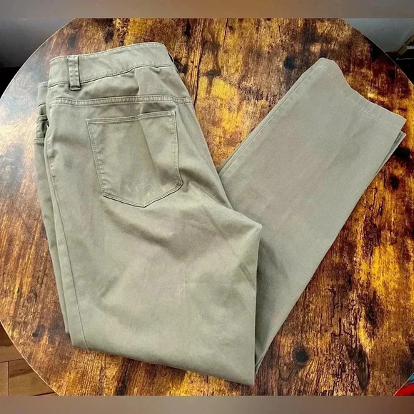 Chicos | ladies Platinum pants.  Size: 1.5 Chicos sizing. - Picture 1 of 14
